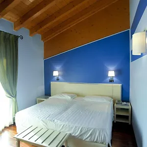 https://hotel-ristorante-vecchia-riva.it-lombardy.com